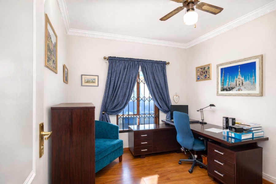 5 Bedroom Property for Sale in Meerhof North West